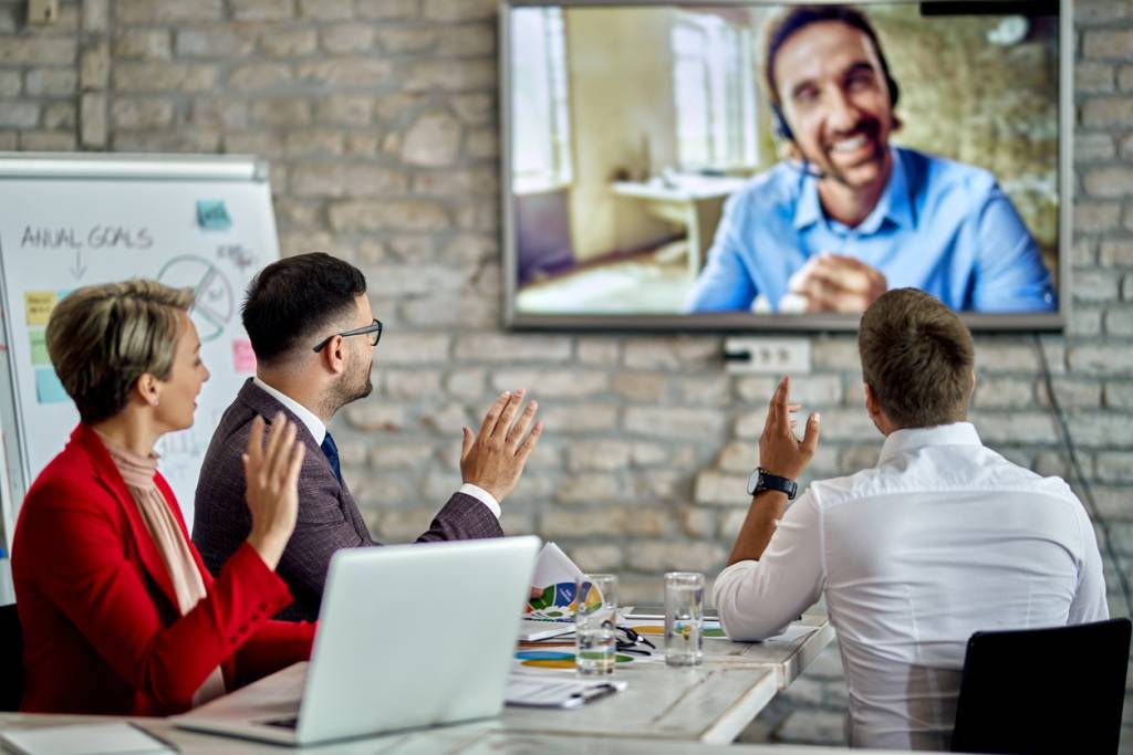 Advantages and Disadvantages of Virtual Meetings - DisplayNote