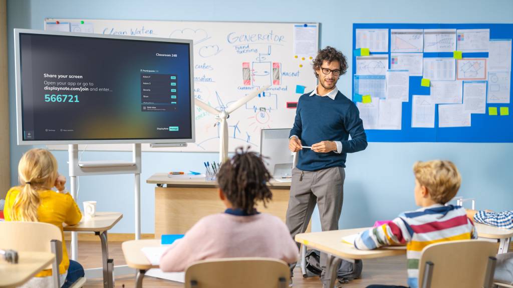 Teacher and students sharing their screen with the classroom